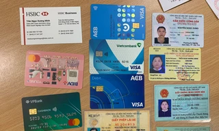 Giấy tờ giả cơ quan công an thu giữ. Ảnh: N.L