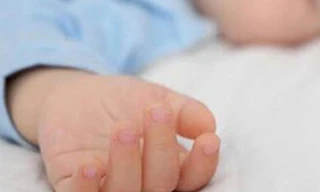 Điều tra vụ cháu bé 2 tuổi tử vong trong ngày đầu đến lớp