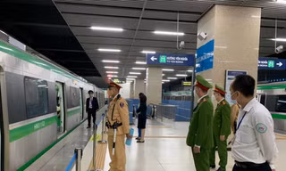 Lực lượng chức năng tại nhà ga tuyến đường sắt Cát Linh - Hà Đông.