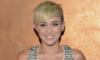 Miley Cyrus bị ‘bắt quả tang’ hút ma túy