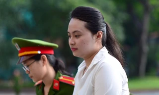 Hot girl Ngọc Miu tại tòa án sáng nay 23/7. Ảnh: Tân Châu