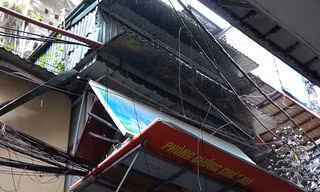 Hiểm họa rình rập từ 'chuồng cọp', cửa cuốn điện ở Hà Nội