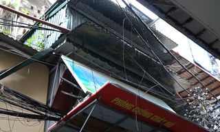 Hiểm họa rình rập từ 'chuồng cọp', cửa cuốn điện ở Hà Nội