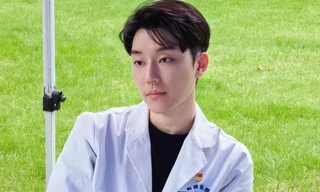 Cuộc sống hiện tại của nam sinh 17 tuổi đỗ đại học Y, 25 tuổi trở thành bác sĩ