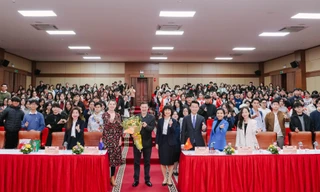 Đại sứ Australia tại Việt Nam thăm và giao lưu cùng sinh viên trường Đại học Ngoại thương