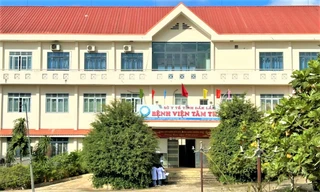 Bắt quả tang một bác sĩ nhận tiền của người bệnh