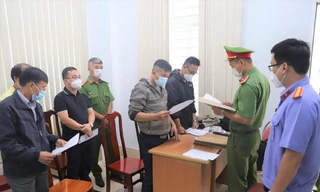 Truy tố nhóm cán bộ chi bồi thường trái quy định cho 74 hộ dân 