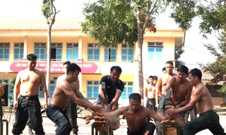 Tận thấy Cảnh sát cơ động Đắk Lắk phô diễn nội công 'mình đồng da sắt'