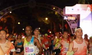 Hàng nghìn người chạy giữa tiếng cồng chiêng, qua nhiều địa danh lịch sử Tây Nguyên