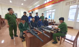 Mang súng tự chế và 560 viên đạn đi săn, 7 xạ thủ bị bắt