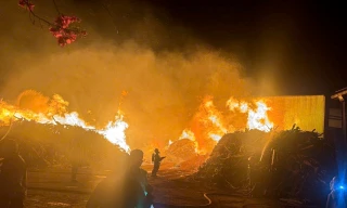 Lửa bốc cháy dữ dội tại công ty phân bón Đắk Lắk