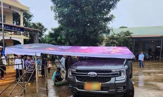 Một học sinh lớp 2 bị ô tô bán tải cán tử vong trong trường