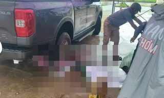 Tạm giữ phụ huynh lùi xe trong sân trường khiến một học sinh tử vong