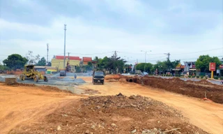 Đại lộ nghìn tỷ ngổn ngang ngày thông xe: Chủ đầu tư nói một đằng, nhà thầu bảo một nẻo