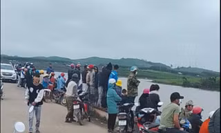 Ra hồ thả lưới bị lật thuyền, một người tử vong