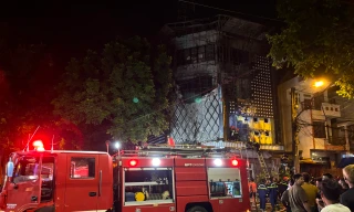 Quán karaoke ở TP Buôn Ma Thuột bốc cháy trong đêm