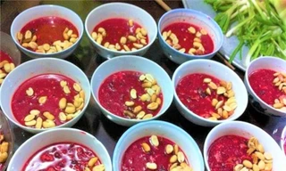 Mắc bệnh viêm màng não cực nguy hiểm sau khi ăn tiết canh