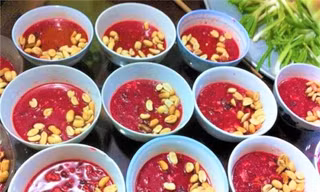 Mắc bệnh viêm màng não cực nguy hiểm sau khi ăn tiết canh