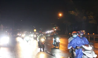 Hàng nghìn người dân về quê Đắk Lắk bằng xe máy