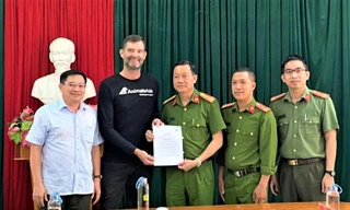 Chuyên gia người Anh bất ngờ khi nhận lại tài sản bị trộm ở Vườn quốc gia Yok Đôn