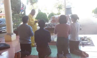 Lập lễ mời thầy cúng bái trong trường học: Hiệu trưởng nói vì cả nể bác bảo vệ