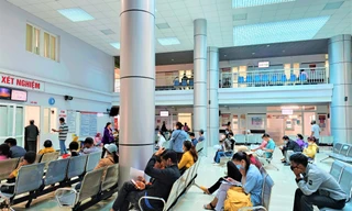 Y tế thiếu từ băng gạc đến cồn sát khuẩn: Lãnh đạo tỉnh nói khó giải quyết dứt điểm