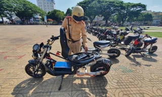 Hàng chục học sinh mang xe độ chế tụ tập, biểu diễn và quay video câu like