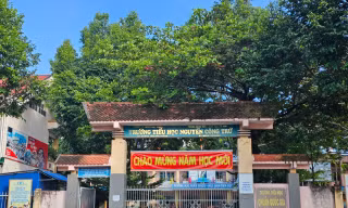 Vụ học Tiếng Anh 'tự nguyện trong bắt buộc': Hé lộ những góc khuất