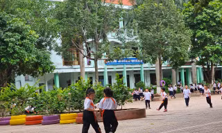 Vụ chèn tiếng Anh liên kết vào tiết chính khóa: Sở Giáo dục chỉ đạo gì?