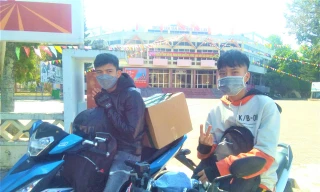 'Phượt' hàng trăm cây số về quê ăn Tết