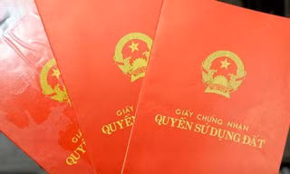 Nhận tiền làm ‘sổ đỏ’, cán bộ Phòng TN&MT bị bắt giữ