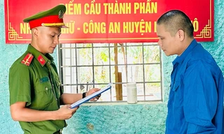 Bị tống tiền khi gửi clip nóng cho bạn gái trên mạng