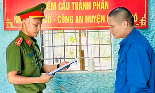 Bị tống tiền khi gửi clip nóng cho bạn gái trên mạng