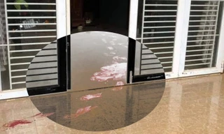 Vết máu còn vương vãi tại hiện trường