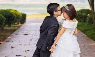 Chuyện tình 'cọc đi tìm trâu' và cái kết như mơ của cặp đôi 'tí hon'