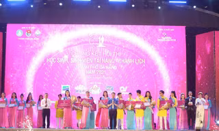 Thí sinh Tài năng Thanh lịch thành phố Đà Nẵng 2021 đăng quang dưới trời mưa tầm tã
