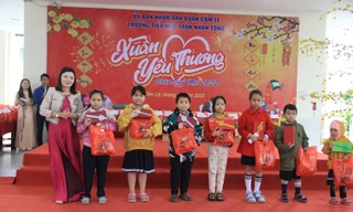 Đà Nẵng: Mang "Xuân yêu thương" đến cho các em học sinh có hoàn cảnh khó khăn