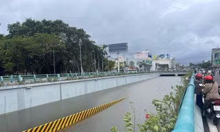 Đà Nẵng: Nữ sinh 16 tuổi bị nước cuốn, nhiều tuyến đường vẫn còn ngập nặng