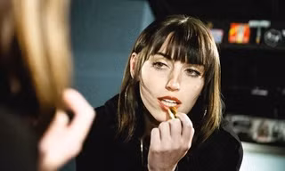 Trong thế giới fangirl: Sasha Sloan và âm nhạc của cô như ánh Trăng dịu dàng