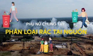 Phụ nữ chung tay phân loại rác tại nguồn