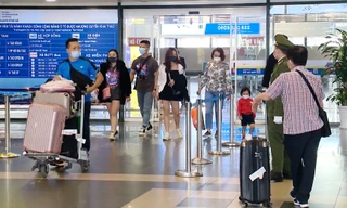 Giá vé máy bay dịp 30/4 - 1/5 tăng kỷ lục, đi trong nước đắt hơn quốc tế