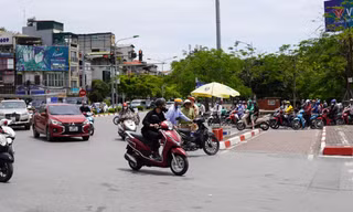 Hà Nội nắng nóng nung người trước khi đón mưa giải nhiệt