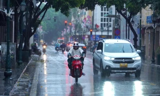 Hà Nội mưa dông vào cuối tuần, có thể xảy ra lốc, sét