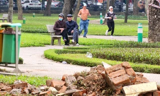 Bên trong công viên Thống Nhất sau hạ rào để kết nối phố đi bộ