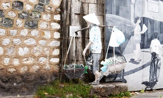 Phố bích họa Phùng Hưng xuống cấp, bị lấn chiếm nghiêm trọng