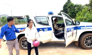 Bố đột ngột qua đời, nữ sinh nén đau buồn vượt ‘vũ môn’