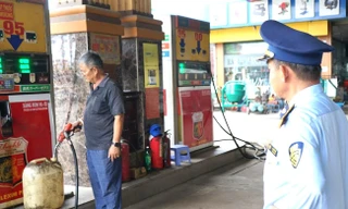 Bình Dương lên tiếng về thông tin 'tái diễn biển báo hết xăng' lan truyền trên mạng xã hội