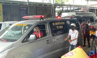 Ngồi chờ con ở bến xe, người phụ nữ gục chết trên ghế