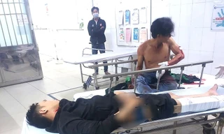 Tên cướp ngã bất tỉnh sau khi chém tài xế, lấy xe bỏ chạy