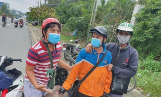 ‘Hiệp sĩ’ Bình Dương bắt kẻ lẻn lên ca bin xe tải cuỗm 350 triệu đồng